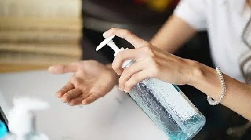 Tıp Fakültesi Göğüs Hastalıkları Anabilim Dalı Öğretim Üyemiz Prof. Dr. Çağlar Çuhadaroğlu anlatıyor “El dezenfektanları koronavirüsü (Covid-19) tümden öldürür mü?”